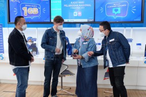 Sambut Hari Pelanggan Nasional 2021 XL Axiata Berikan Kado Spesial Bagi Pelanggan #darirumah