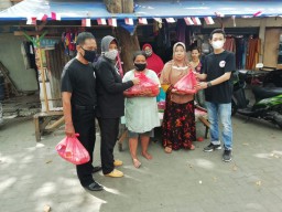 Bantu Warga Terdampak Covid-19, ESI Cabang Gresik Sasar Penghuni Terminal Gubernur Suryo