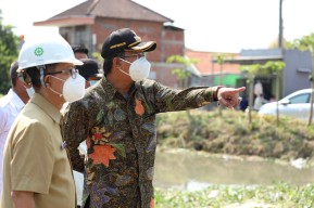 Jelang Musim Hujan, Gus Muhdlor Ajak Warga Sidoarjo Peduli Kebersihan Sungai