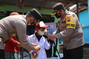 Kapolres Mojokerto Angkat 2 Anak Yatim Sebagai Anak Asuh