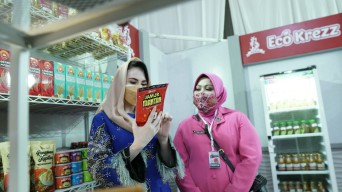 Arumi Bachsin Tidak Sabar Saat Melihat Bazar Online UMKM Jatim