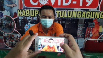 Bioskop Golden Tulungagung Screening Pengunjung dengan Aplikasi Peduli Lindungi