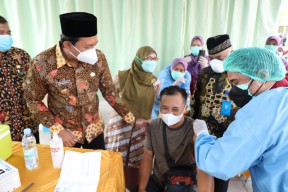 Tinggal 18 Persen Lagi Sidoarjo Masuk Level 1, Sasaran Terbanyak Lansia