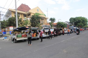 Peternak Ponorogo Gelar Bazar Sambil Edukasi Warga di Tengah Anjloknya Harga Telur