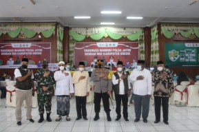 Polres Gresik Bersinergi Dengan MUI Gelar Vaksinasi Sebagai Bentuk Menjaga Umat