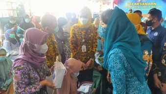 Pastikan Pelaksanaan Vaksinasi Bagi Penyandang Disabilitas, Arumi Bachsin Tinjau Langsung ke Bojonegoro
