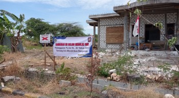 Tak Kantongi IMB, Satpol PP Gresik Segel Bangunan PT KMB di Perumahan ABR