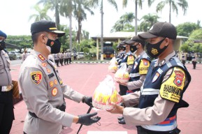 Pak Bhabin di Nganjuk Dapat Vitamin dari Kapolres