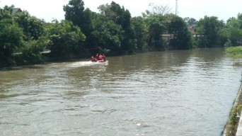 Pemancing Tercebur di Sungai Prambon Sidoarjo, Warga Sebut Permintaan Tumbal