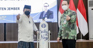 Bupati Jember Terima Bantuan 125 Oksigen dari Bank Indonesia