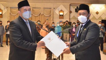 Lantik Washil Sebagai Sekda, Bupati Yani Minta Roda Pemerintahan Lebih Harmonis