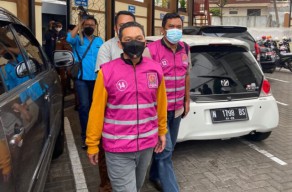 Kejaksaan Tahan Dua Tersangka Dugaan Korupsi Pengadaan Lahan SMAN Batu