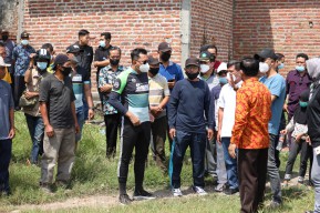 Gus Muhdlor Turun Tangan Selesaikan Polemik Lapangan Bola Antara Warga Dengan Kades Keboan Anom
