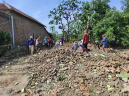 Diterjang Angin, Rumah Warga Madiun Rata dengan Tanah