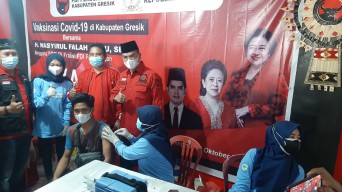Bantu Herd Immunity, PDI Perjuangan Gelontorkan Ribuan Dosis Vaksin ke Gresik