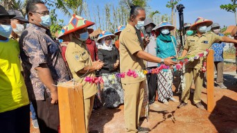 Kades Sekapuk Resmikan Monumen Ratu Agro di Kebun Pak Inggih (KPI) Ini Filosofinya