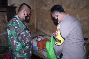 Nenek Satu Abad di Gresik Didatangi Babinsa dan Bhabinkamtibmas, Begini Kisahnya