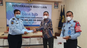 Untuk Beli Kursi, Rutan Gresik Dibantu Modal Sama Bank