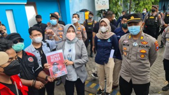 Hadapi Pendemo, Dirut PDAM Gresik Minta Kinerjanya Dipantau