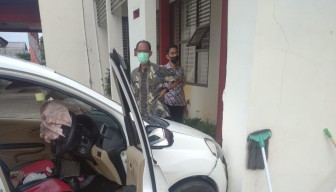 Warga Tulungagung Tabrak Kantor Disbudpar Tulungagung