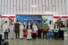 Upacara HSN 2021, Bupati Anna : Santri Bojonegoro Siap Sedia, NKRI Harga Mati