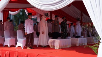 Polres Gresik Ajak Santri Prokes dan Jalani Vaksinasi