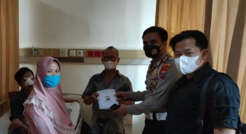 Kapolres Gresik Beri Santunan Rp 10, 5 Juta Kepada Korban Pengeroyokan Silat