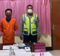 Tukang Potong Rambut di Gresik Buka Praktik Suntik Pemutih Badan Ilegal