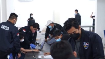 Kantor Pinjol di Surabaya Diobok-obok Polda Jatim, 13 Orang Diamankan