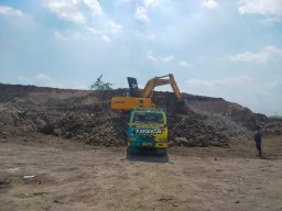 Diduga Tanpa Izin, Galian C Desa Perning Jatikalen Nekat Beroperasi Lagi
