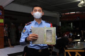Mirip Film Luar Negeri, Cara Napi Kelas I Surabaya Selundupkan Ponsel ke Dalam Rutan