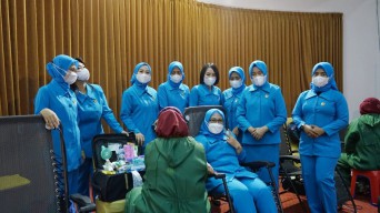 Aksi Donor Darah Warnai Peringatan HUT Persikapura 1 ke - 21