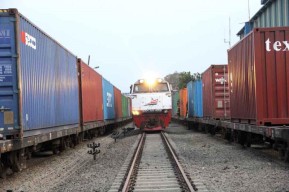 KAI Operasikan KA Logistik dari Stasiun Indro Mulai Hari Ini