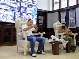 Direksi PDAM Surya Sembada Tandatangani Pakta Integritas dan Kontrak Kinerja