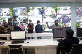 Mensos Risma Sebut Command Center 112 Surabaya Jadi Percontohan Nasional
