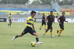 Gresik United Tekuk Malang United 2-0