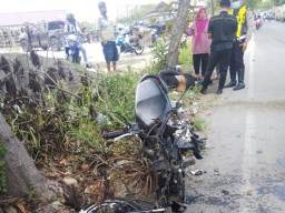 Mobil Pick Up VS Sepeda Motor di Gresik Dua Korban Luka-luka 