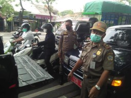 Satpol PP Gresik Dituding Tebang Pilih Dalam Tertibkan Perda