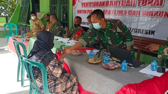 Kodim 0817 Gresik Salurkan Bantuan Rp 1, 2 Juta Kepada 68 Warga di Bawean