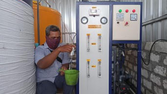 BUMDes di Gresik Produksi  Air Payau Jadi Air Tawar