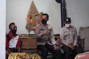 Bantu Pembangunan Masjid, Ki Dalang Aiptu Guritno Jual Sebagian Wayang dan Gamelan