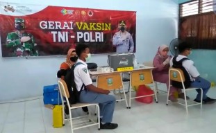 Polisi Pastikan Vaksinasi Dosis 2 Pelajar di Tulungagung, Berjalan Aman