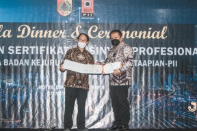 Bupati Hendy Terima Gelar Insinyur Profesional Utama dari PII