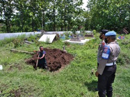 Dapat Bisikan, Suami Gali Kuburan Istri di Ponorogo