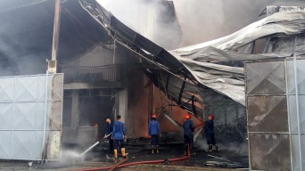 Pabrik Pallet Plastik di Tanggulangin Terbakar