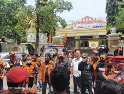 Pemuda Pancasila Gresik  Luruk Kantor DPRD, Tuntut  Permintaan Maaf Junimart Girsang