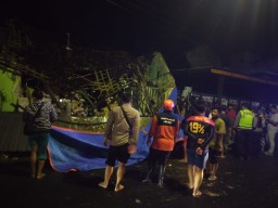 Rumah Tak Berpenghuni di Ponorogo Roboh