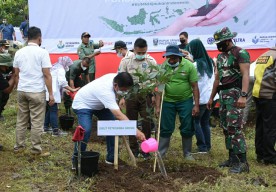 Petrokimia Gresik Koordonir Penanaman 12.300 Pohon Untuk Hijukan Jatim