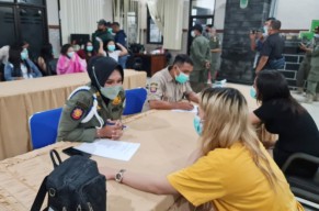 15 PSK Tretes Terjaring Razia, Satpol PP Juga Amankan Ratusan Botol Miras