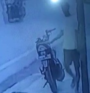Saat Nagih Iuran Keamanan, Motor Pak Hansip di Surabaya Malah Disikat Maling